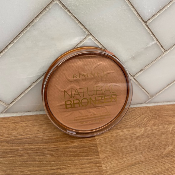 NEW Rimmel London Natural Bronzer - Waterproof Sun-kissed Finish - Sun Light 021 - Picture 4 of 8